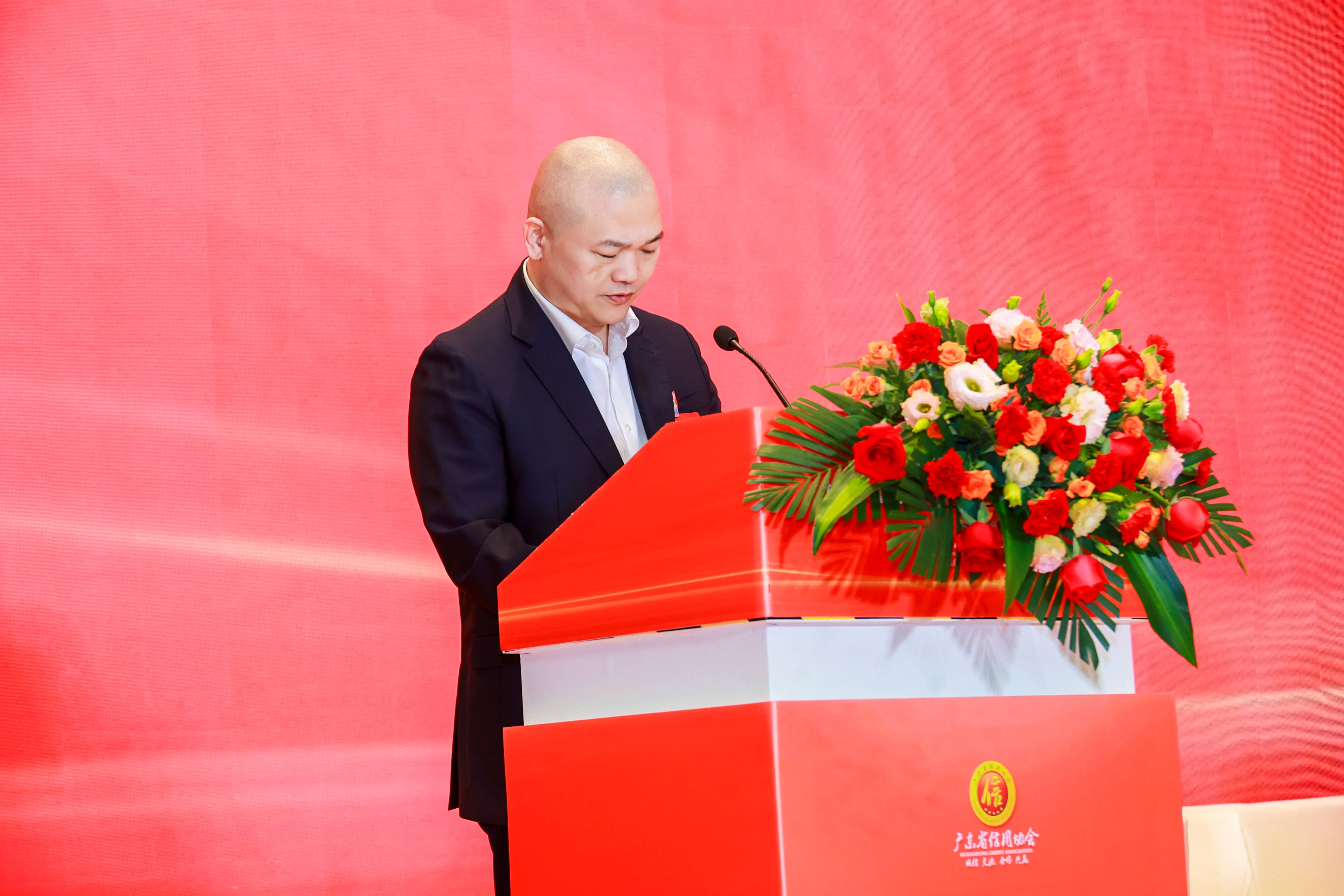 我集团董事长李万寿出席广东省信用协会第五届一次会员大会并作章程修改说明(图1) 修改后.jpg
